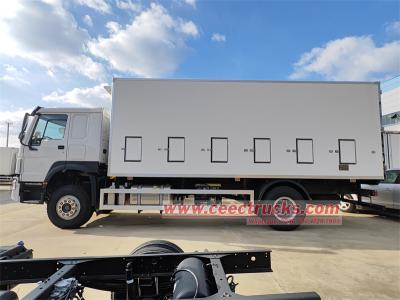 Howo 4x2 freezer truck with carrier unit