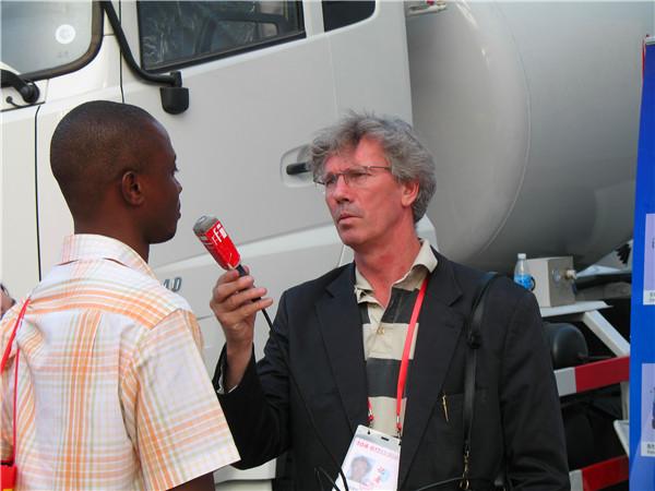 Excelente desempenho da CEEC TRUCKS na Feira de Cantão de 2009