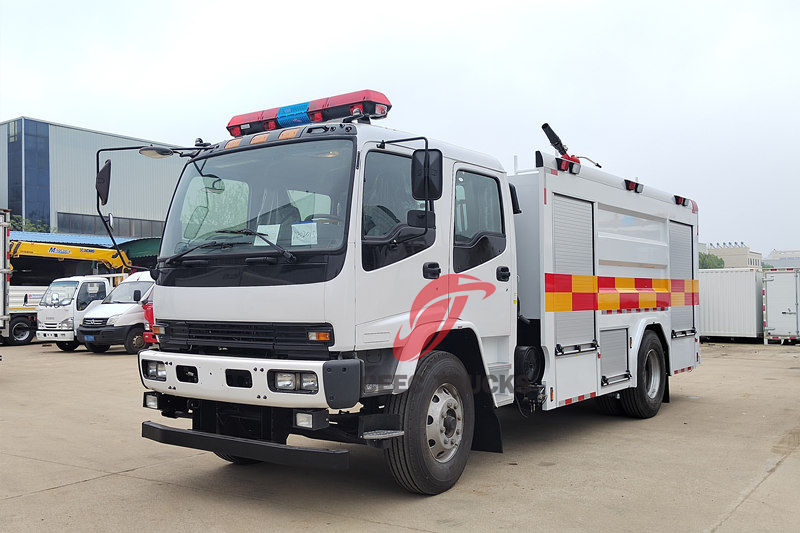 Carro de bombeiros de espuma com tanque de água Isuzu FTR 205hp