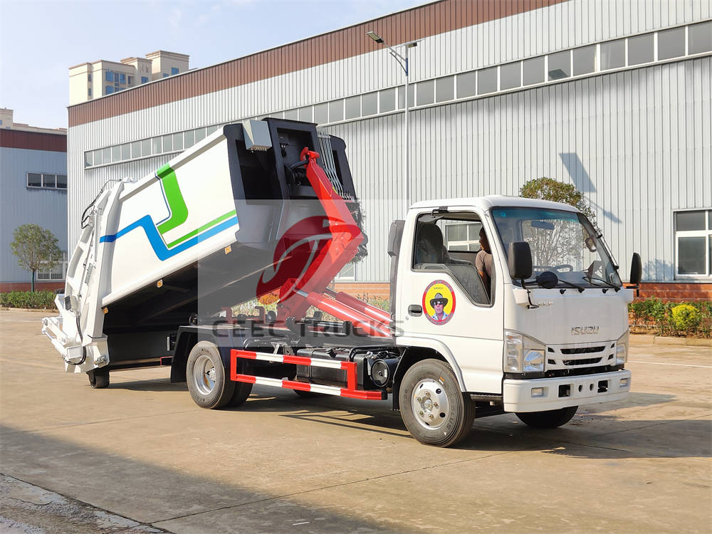 Carregador traseiro Isuzu 600P com elevador de gancho é lançado pela CEEC TRUCKS